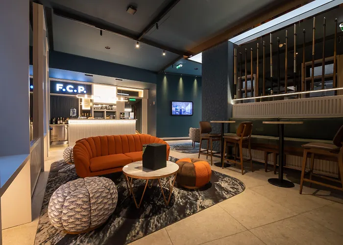 Отель Axis Club Aliados 4*