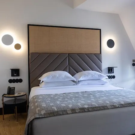 Hotel Axis Club Aliados 4*