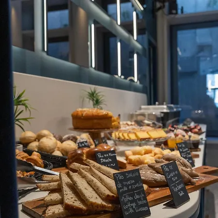 Hotel Axis Club Aliados 4*