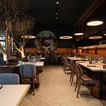 Hotel Axis Club Aliados 4*
