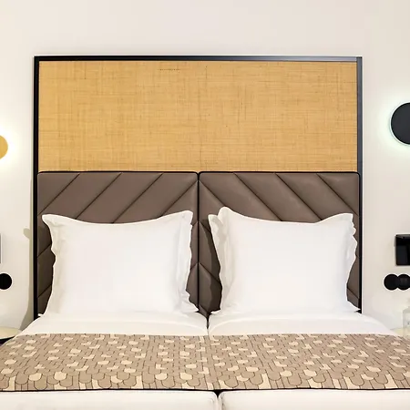 Hotel Axis Club Aliados 4*