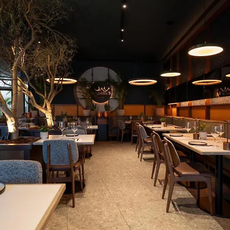 Hotel Axis Club Aliados 4*