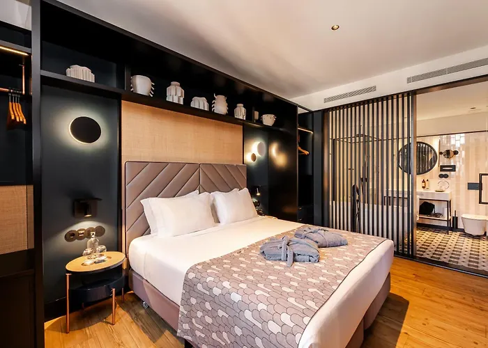 Hotel Axis Club Aliados 4*